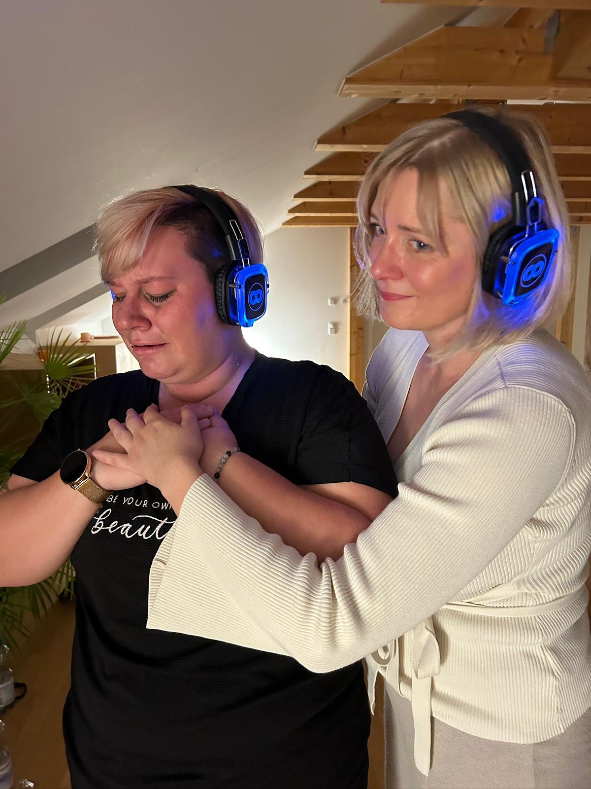 Session mit Kopfhörern, in Schwarzweiß
